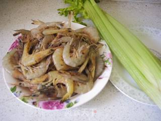 塔吉锅之西芹焖白虾的做法步骤：1