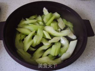 塔吉锅之西芹焖白虾的做法步骤：7