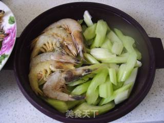 塔吉锅之西芹焖白虾的做法步骤：8
