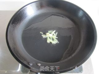 韭菜花炒河虾的做法步骤：2
