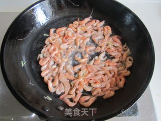 韭菜花炒河虾的做法步骤：4