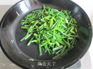 韭菜花炒河虾的做法步骤：5
