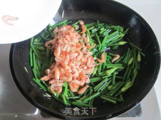 韭菜花炒河虾的做法步骤：6