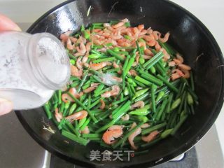 韭菜花炒河虾的做法步骤：7