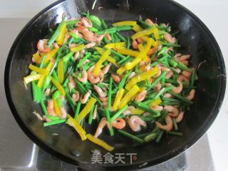 韭菜花炒河虾的做法步骤：8