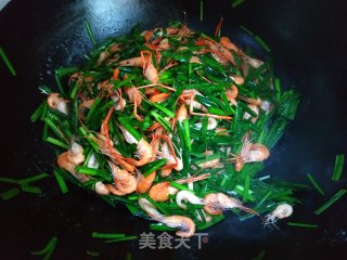 韭菜炒河虾的做法步骤：7