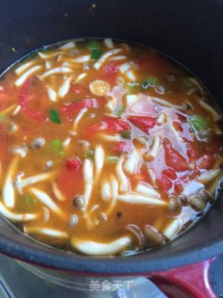 蟹味菇番茄汤的做法步骤：7