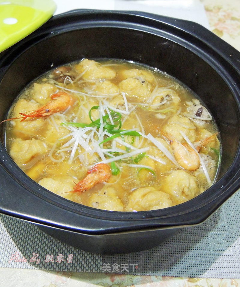 豆腐包鲜虾砂锅煲的做法