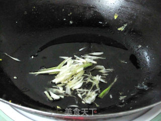 家常鲜河虾炒粉的做法步骤：2