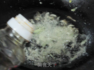 家常鲜河虾炒粉的做法步骤：3
