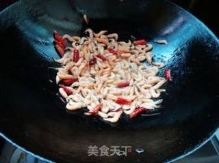 芹菜炒河虾的做法步骤：4