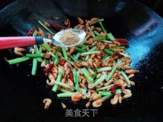 芹菜炒河虾的做法步骤：6