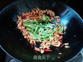 芹菜炒河虾的做法步骤：5