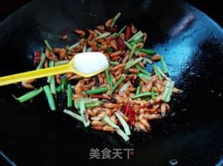 芹菜炒河虾的做法步骤：7