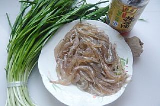 韭菜炒河虾的做法步骤：1