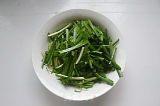 韭菜炒河虾的做法步骤：2