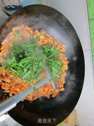 补肾壮阳—韭菜炒河虾的做法步骤：9