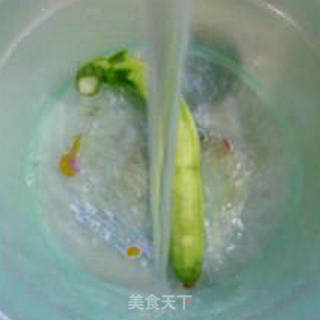 笋干菜丝瓜河虾汤的做法步骤：4