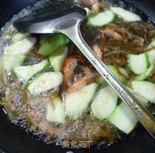 笋干菜丝瓜河虾汤的做法步骤：7