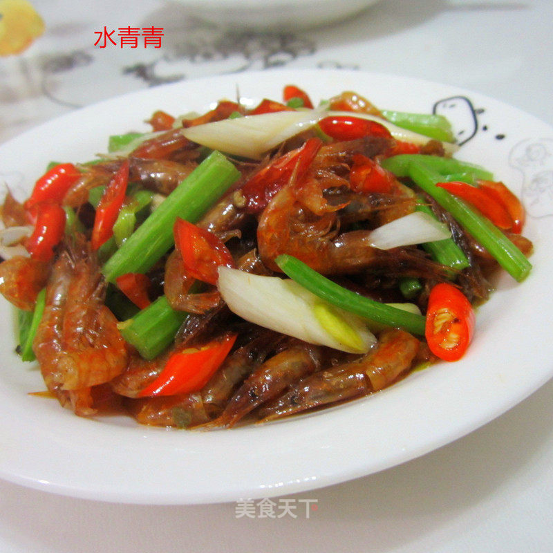 芹菜大蒜炒河虾的做法