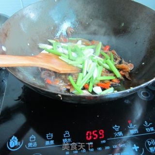 芹菜大蒜炒河虾的做法步骤：5