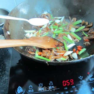 芹菜大蒜炒河虾的做法步骤：7