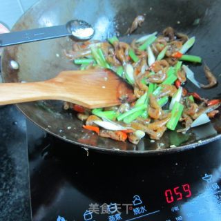 芹菜大蒜炒河虾的做法步骤：9