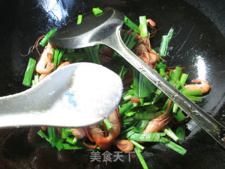 【宁波】韭菜炒河虾的做法步骤：6