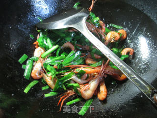 【宁波】韭菜炒河虾的做法步骤：8