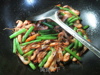 梅豆炒河虾的做法步骤：9