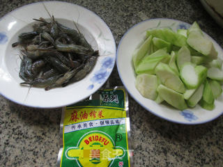 榨菜丝河虾丝瓜汤的做法步骤：1