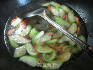 榨菜丝河虾丝瓜汤的做法步骤：6