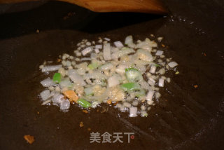 鲜香嫩白菜炖小白虾的做法步骤：2