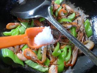 尖椒炒河虾的做法步骤：8