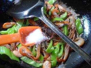 尖椒炒河虾的做法步骤：9