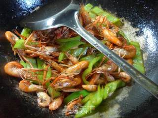 尖椒炒河虾的做法步骤：10