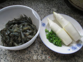 茭白炒河虾 的做法步骤：1