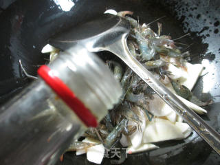 茭白炒河虾 的做法步骤：4