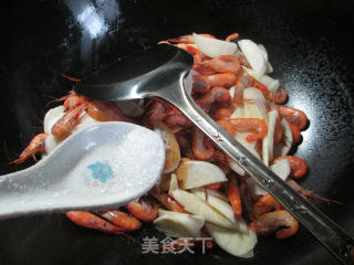 茭白炒河虾 的做法步骤：8