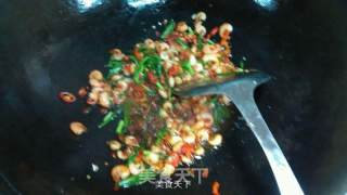 红椒韭菜炒河虾的做法步骤：8