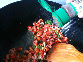 辣椒炒河虾的做法步骤：7