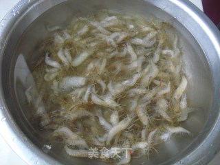 韭菜炒河虾的做法步骤：1