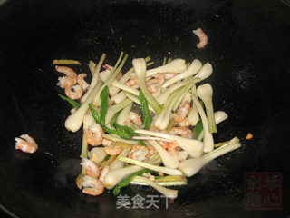 河虾炒荞头的做法步骤：6
