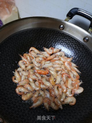 青椒炒河虾的做法步骤：3