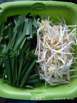 豆芽韭菜炒河虾的做法步骤：1