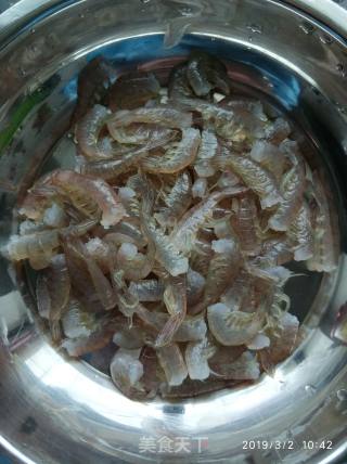 豆芽韭菜炒河虾的做法步骤：2