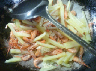 酱香河虾土豆条的做法步骤：5