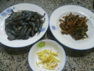 梅干菜炒河虾的做法步骤：1