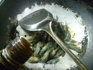 梅干菜炒河虾的做法步骤：3