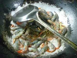 梅干菜炒河虾的做法步骤：4